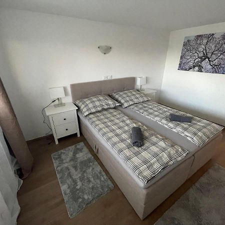 Malibu Apartman มิชโคลซ์ ภายนอก รูปภาพ