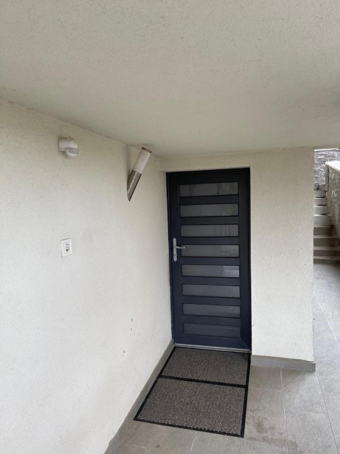 Malibu Apartman มิชโคลซ์ ภายนอก รูปภาพ