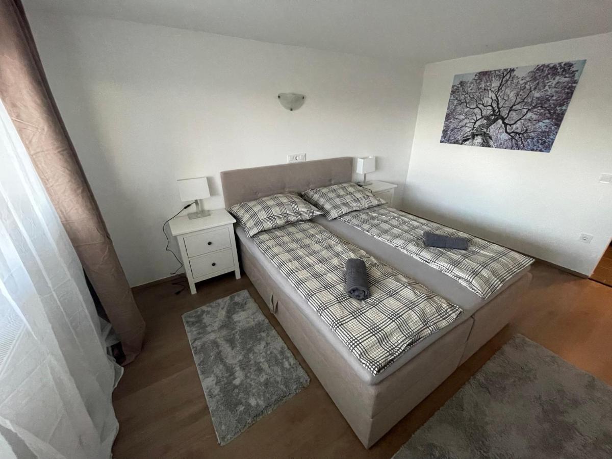 Malibu Apartman มิชโคลซ์ ภายนอก รูปภาพ