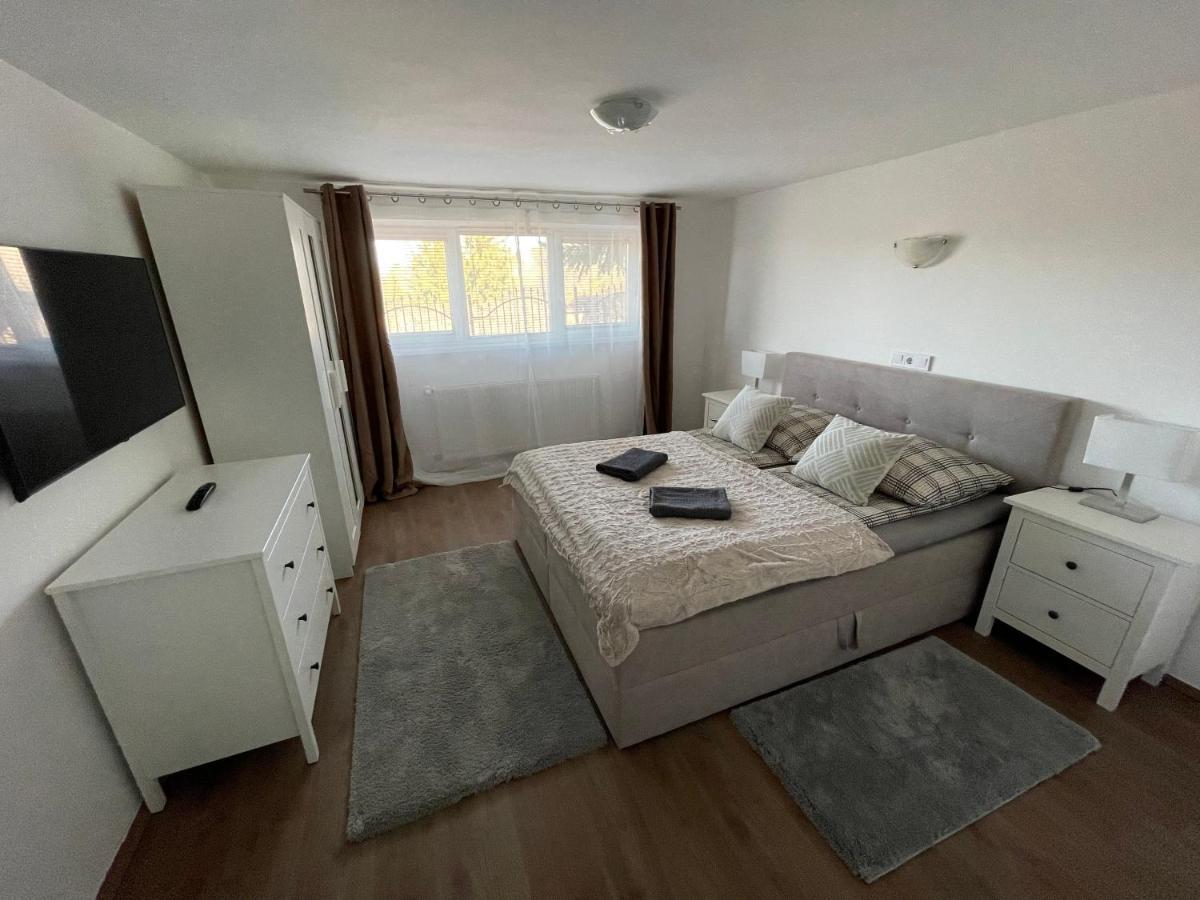 Malibu Apartman มิชโคลซ์ ภายนอก รูปภาพ