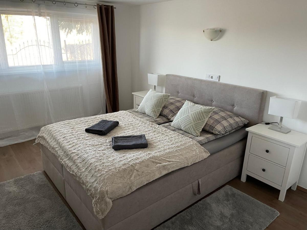 Malibu Apartman มิชโคลซ์ ภายนอก รูปภาพ