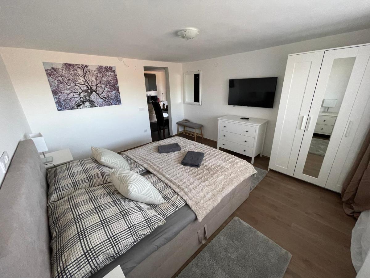 Malibu Apartman มิชโคลซ์ ภายนอก รูปภาพ